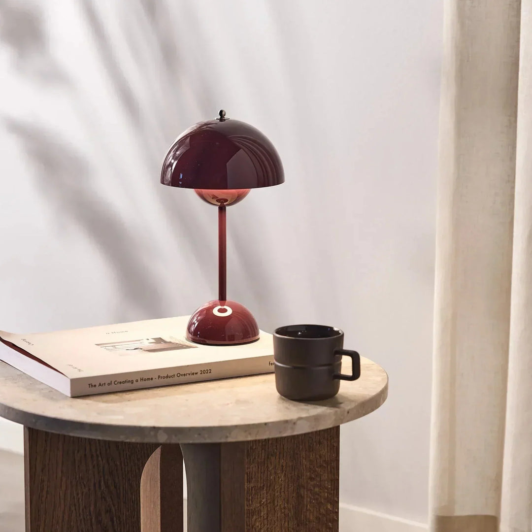 Minimalistische LumiSphere LED Tischlampe, kabellos, dimmbar, perfekte Beleuchtung für Ihr modernes Heim.