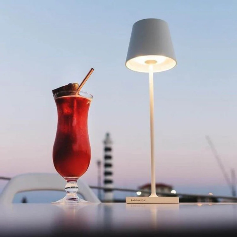 Elegante LED-Designlampe, kabellos mit Touch-Funktion, für ein stilvolles Interieur.