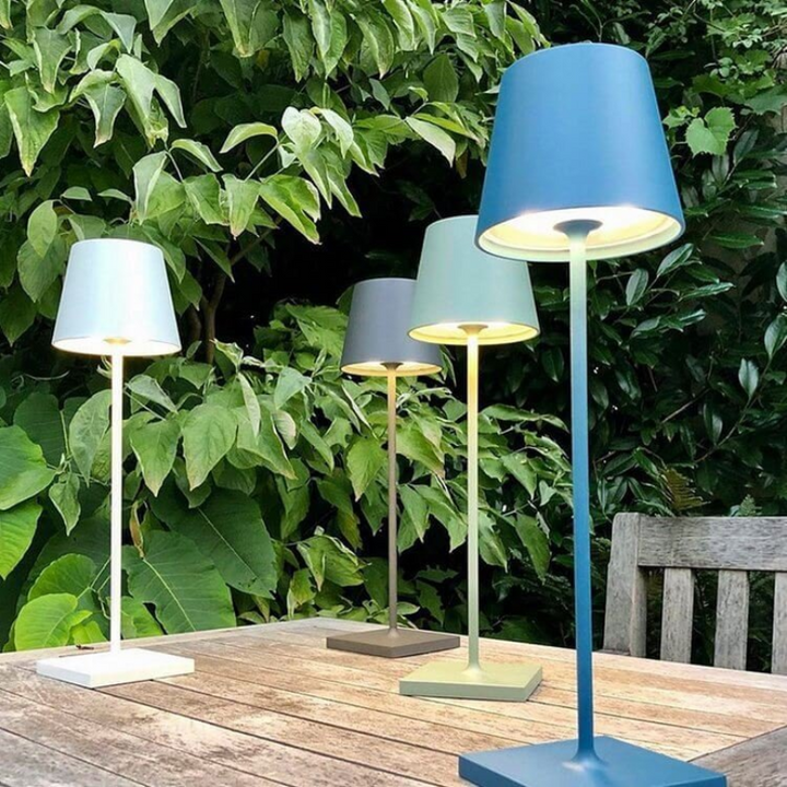 Minimalistische kabellose LED-Tischlampe mit Touch, modernes Design für jeden Raum.