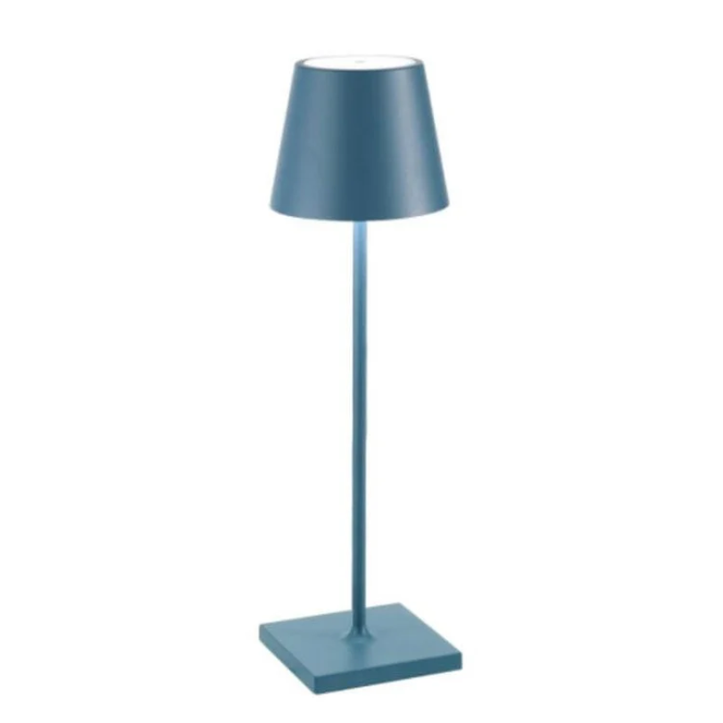 Kompakte kabellose LED-Tischlampe mit Touch-Dimmer, ideal für Schreibtisch oder Beistelltisch.