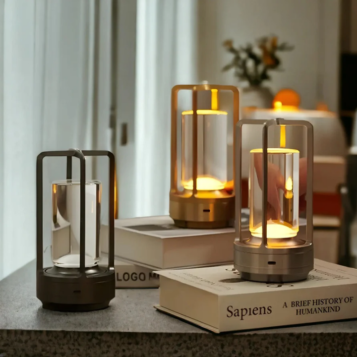 Elegante kabellose LED-Tischlampe im skandinavischen Kristall-Design. Dimmbare Touchlampe für gemütliche Ambientebeleuchtung.