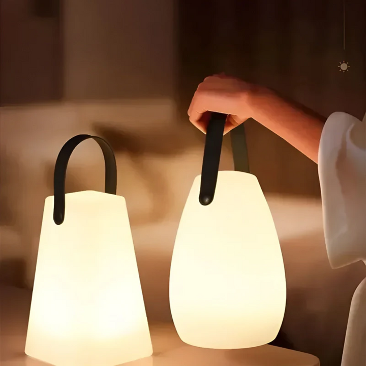 Elegante kabellose LED Tischlampe für stimmungsvolle Innenbeleuchtung. Wasserfest, tragbar & USB-aufladbar.