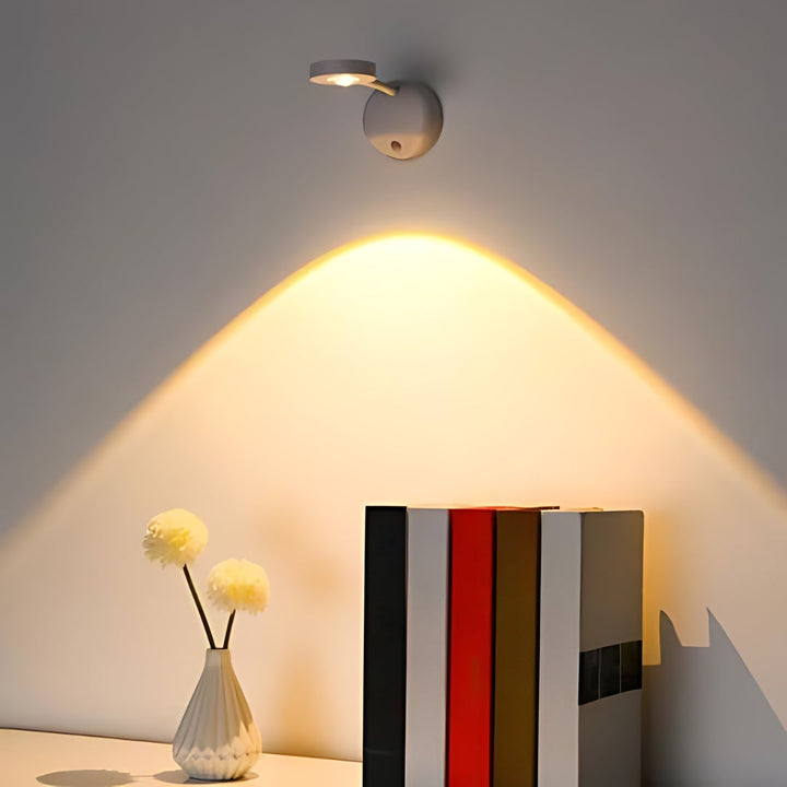 Flexibler LED Spot kabellos mit 360° Drehung und Bewegungssensor, perfekte Schrankbeleuchtung.