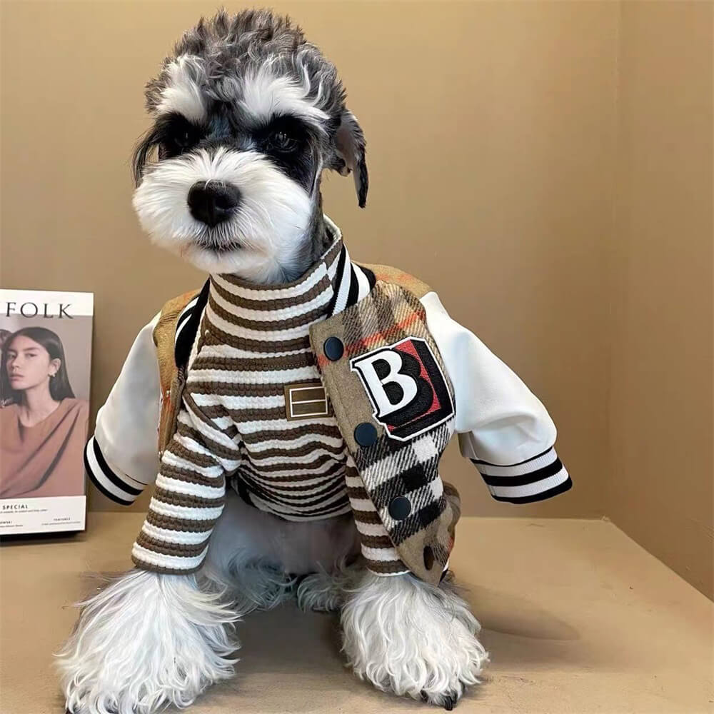 Stylische karierte Hundebekleidung mit Unterhemd. Sportliche Fleecejacke für kleine und mittelgroße Hunde.