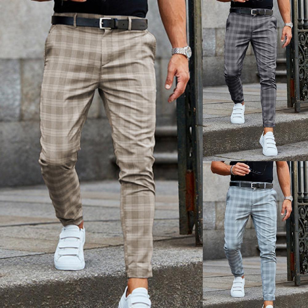 Elegante Herren-Chinohose in Beige. Eine stilvolle und bequeme Freizeithose, perfekt für Business & jeden Anlass.