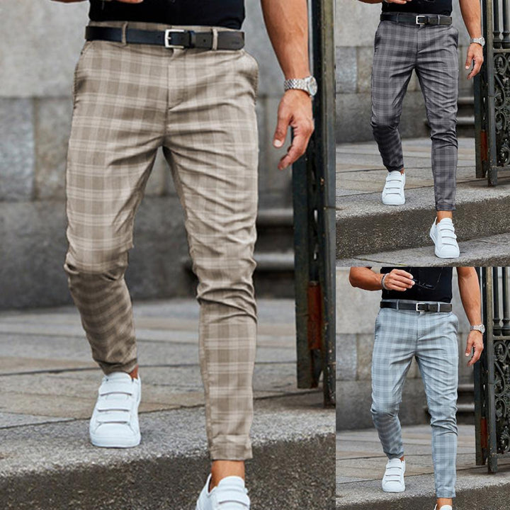 Elegante Herren-Chinohose in Beige. Eine stilvolle und bequeme Freizeithose, perfekt für Business & jeden Anlass.