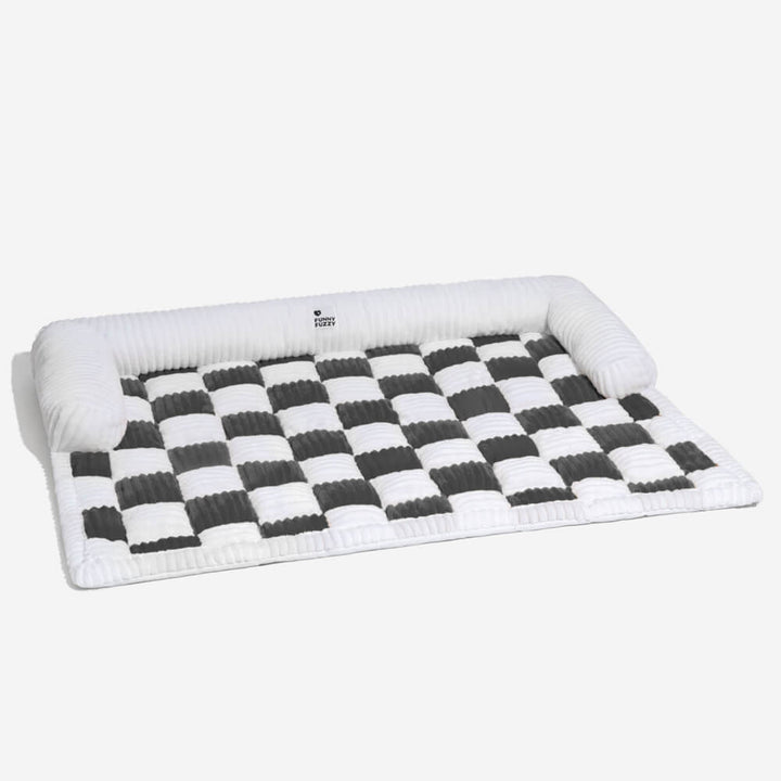 Gemütliche, antirutsch karierte Hundematte für das Sofa. Sicherer, stilvoller & bequemer Ruheplatz.