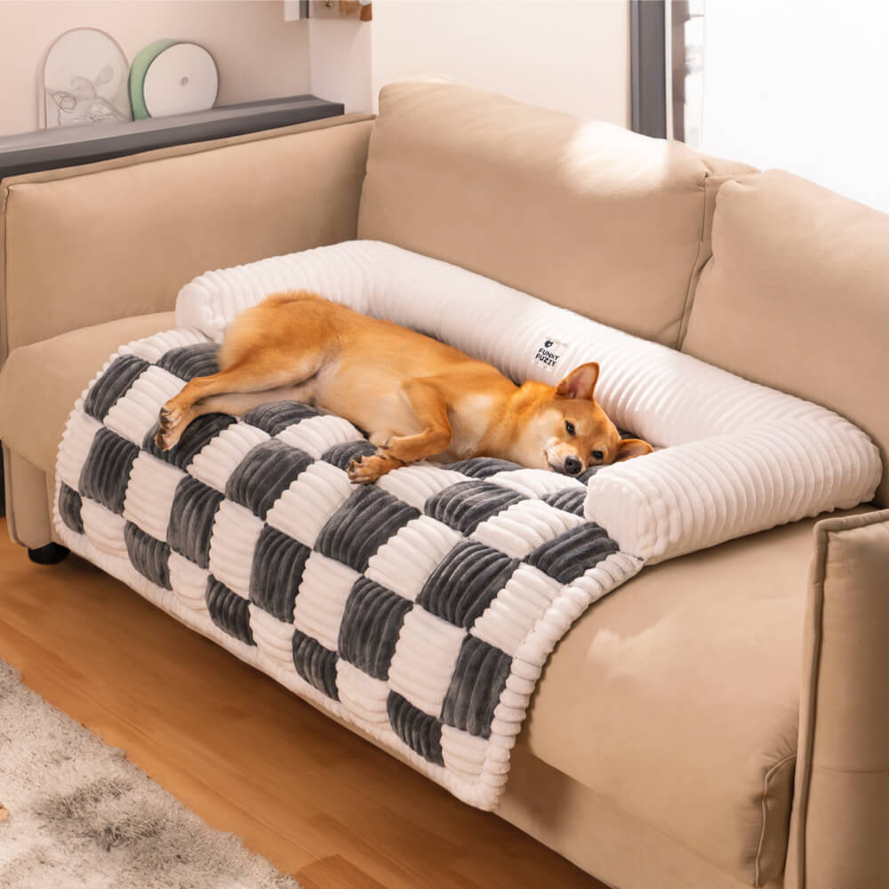Klassisch karierter Sofaüberwurf für Hunde. Schützt Möbel stilvoll vor Tierhaaren, Schmutz & Abnutzung.