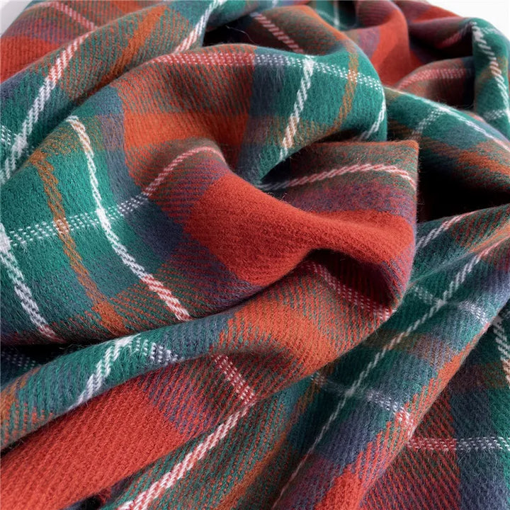 Trendiger Damenschal mit Karomuster. Herbst-Winterschal in kräftigen Farben und weicher Qualität.