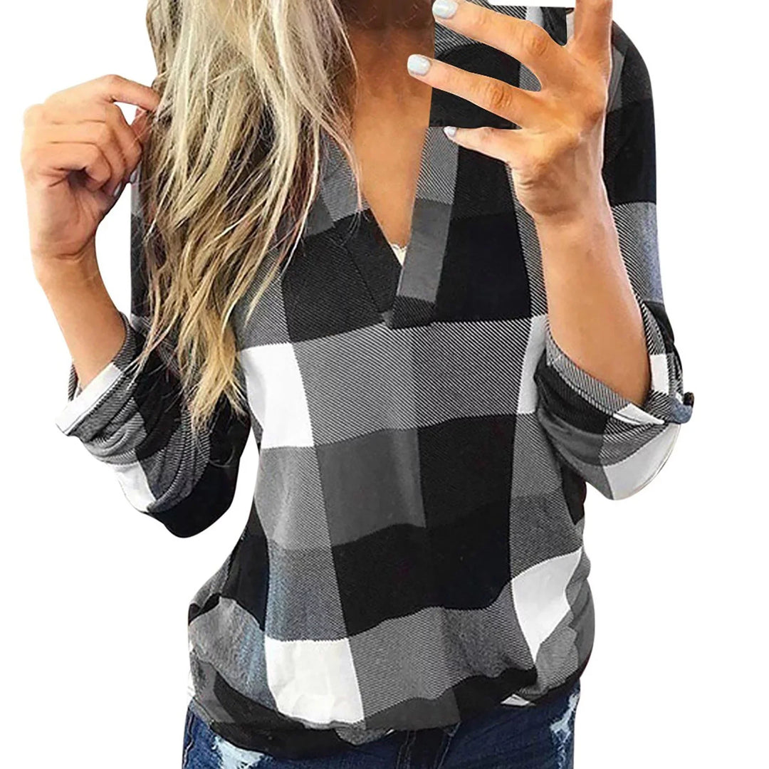 Damen Karierte Herbstbluse mit V-Ausschnitt, bequem und stilvoll. Perfekt für Freizeit und Übergang.