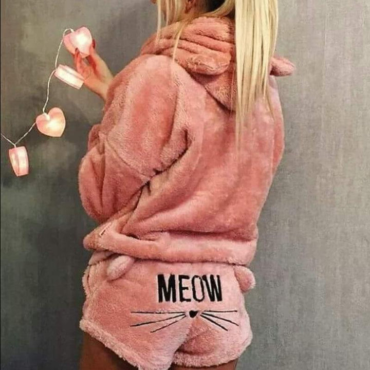 Gemütlicher Damen Katzen Pyjama Strampler, weich & kuschelig, ideal als Winterkleidung und Freizeit-Outfit.