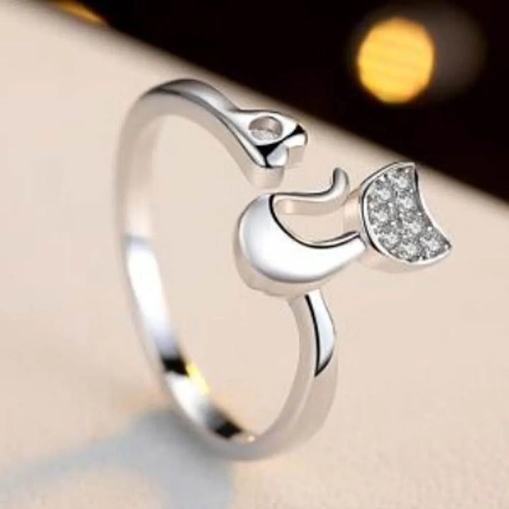 Eleganter Damen Maneki Neko Ring, silberfarben, als Glücksbringer und Talisman für positive Energie.