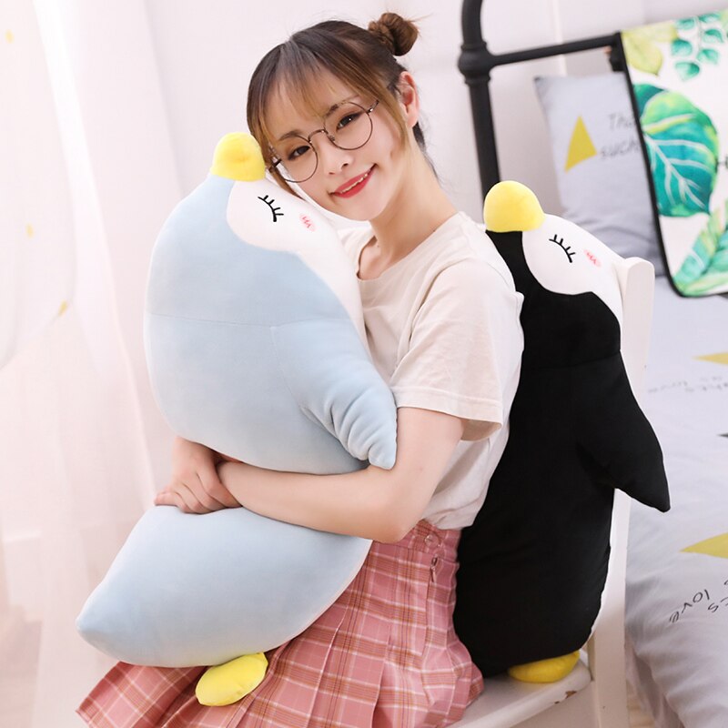 Originelle Geschenkidee: flauschige Pinguin Plüschfigur, ein herzerwärmendes Kuscheltier für jeden Anlass.