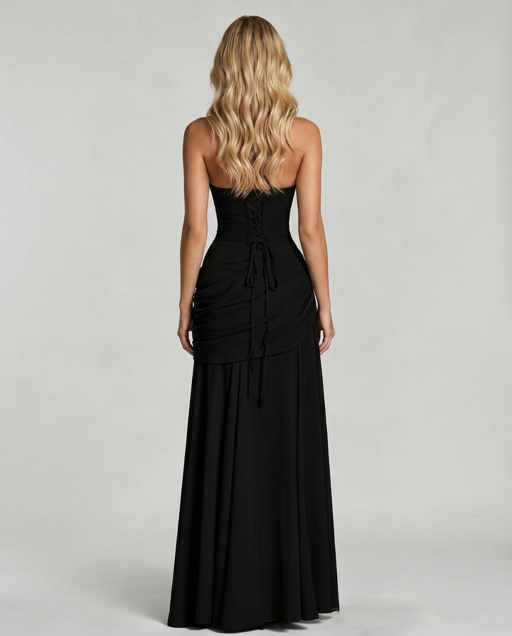 Elegantes schwarzes Partykleid für Damen, als Maxikleid mit Raffung und asymmetrischem Rock für Events.