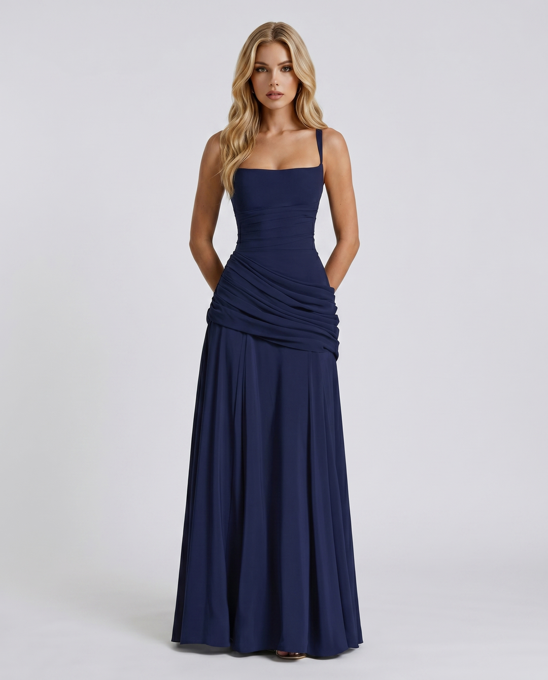 Elegantes marineblaues Damen Maxi Kleid mit A-Linie und Carré-Ausschnitt, perfekt für festliche Anlässe und Abende.