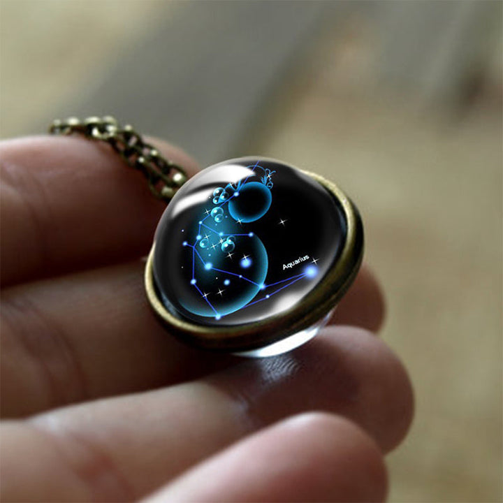 Eleganter runder Glas-Sternzeichen-Anhänger für Damen, spiritueller Schmuck für Schutz & Energie.