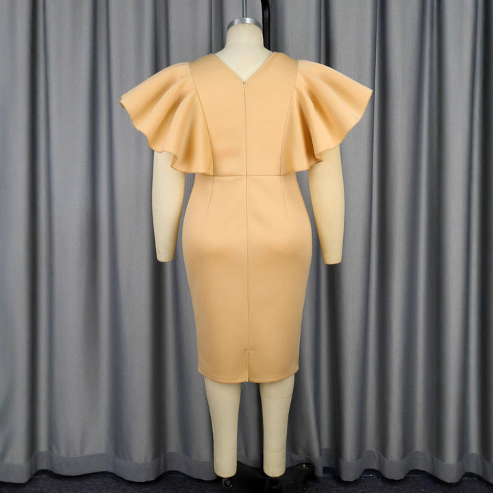 Khaki Damenkleid, figurbetont, mit Rüschenärmeln und Gürtel. Ideal als festliches Cocktailkleid oder Abendkleid mit V-Ausschnitt.