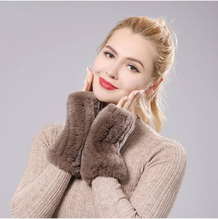 Kuschelige fingerlose Handschuhe für Damen, perfekt für warme Hände im Winter.