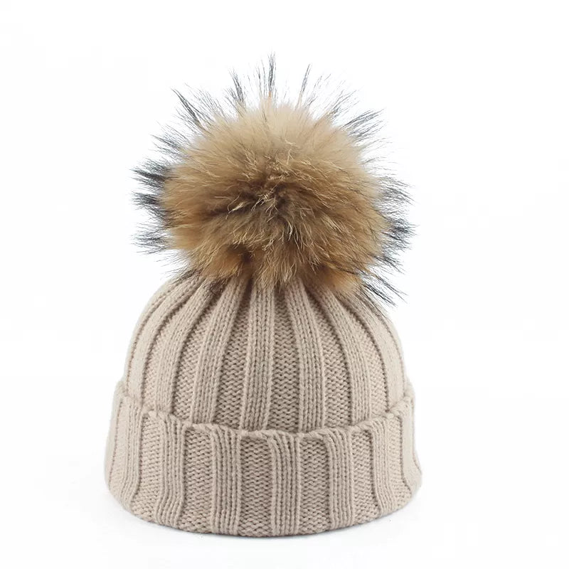 Damen Strickmütze mit Bommel, warm & kuschelig für den Winter.