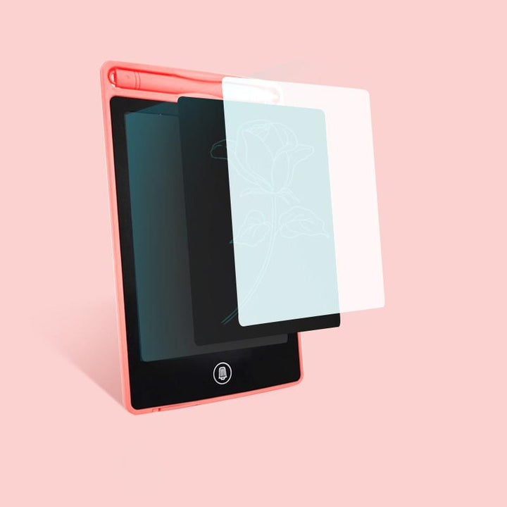 Kind malt auf tragbarem LCD-Schreibtablett für Lern- & Spielspaß; ideal für kreative Zeichnungen & Notizen.