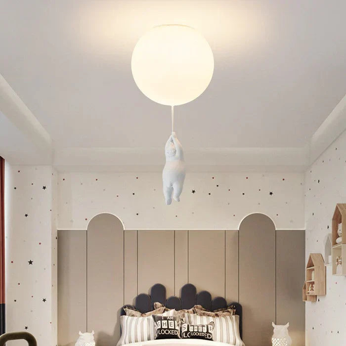Kinderlampe mit Bärenmotiv & bunten Ballons, schafft eine stimmungsvolle, helle Umgebung.