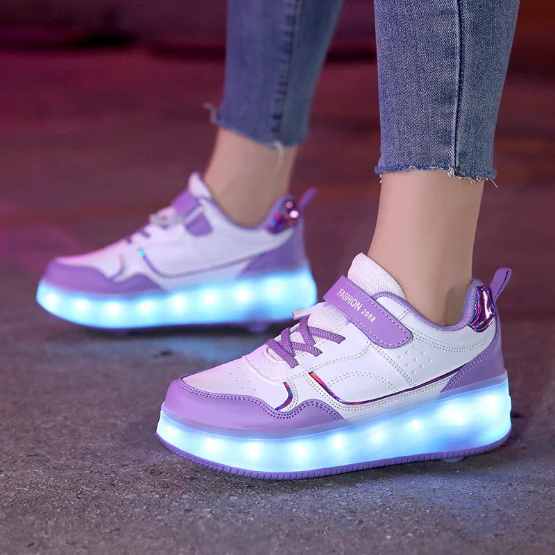 Sportliche Rollschuh Sneaker für Kinder, mit leuchtenden LED-Sohlen und verstellbaren Rollen.