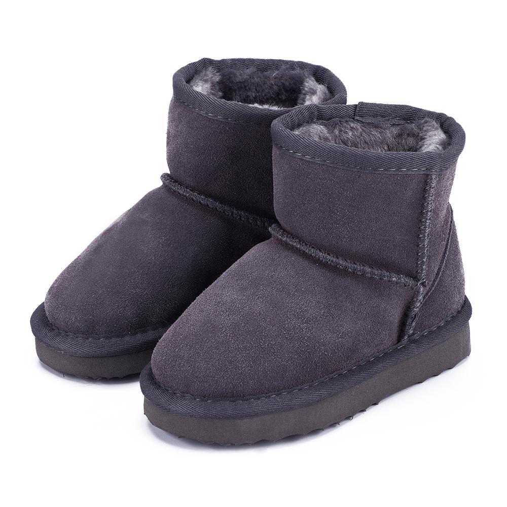Rutschfeste Kinder Winterstiefel für sicheren Halt auf Eis und Schnee, perfekt für Abenteuer.