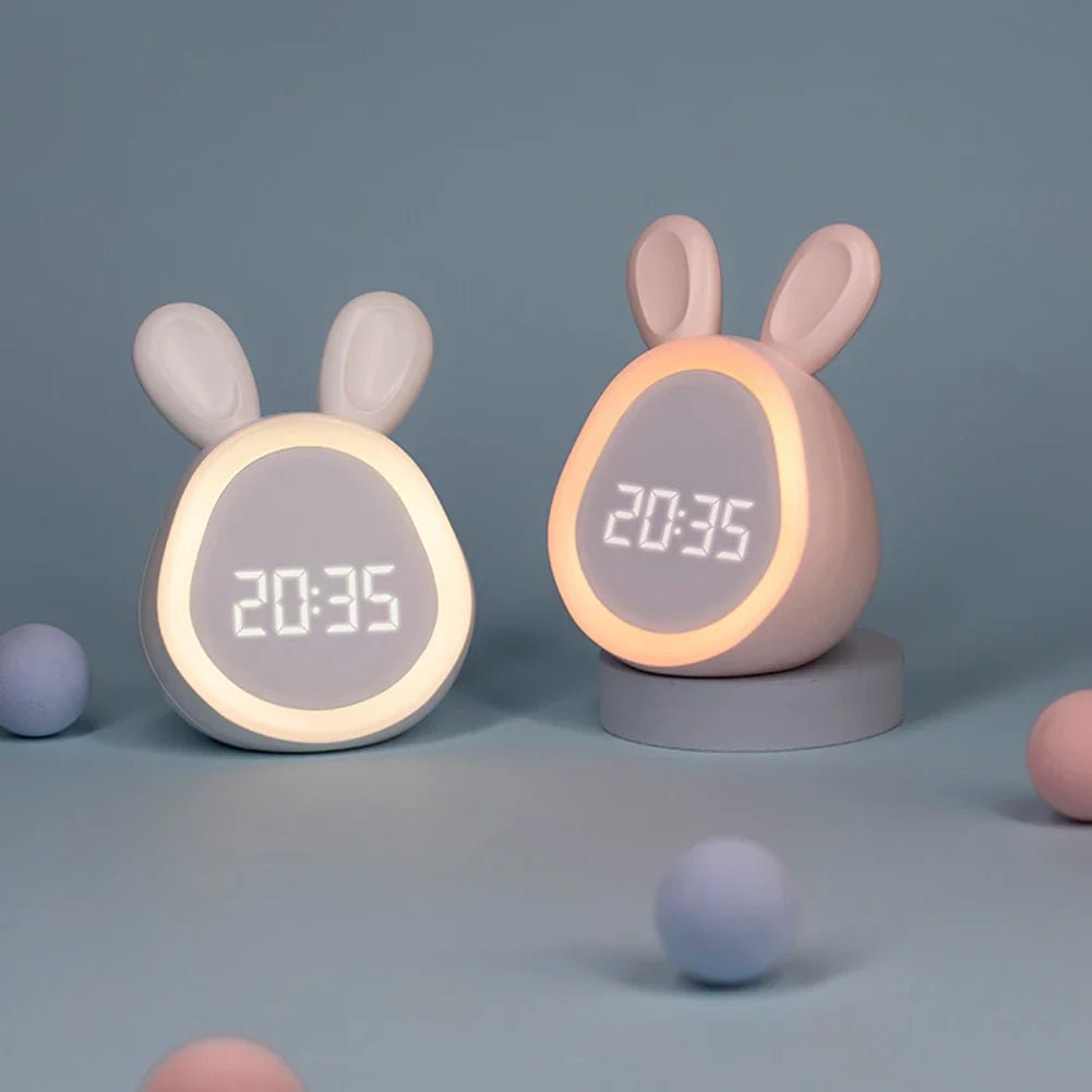 Charmante Kinderuhr in Hasenform mit LED Nachtlicht; perfektes Geschenk für Kinderzimmer.