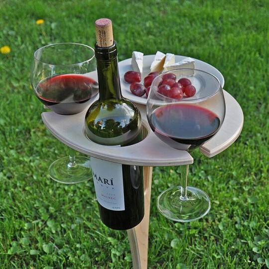 Klappbarer Outdoor-Weintisch aus Holz für Picknick. Tragbarer Picknicktisch für Garten, Strand & Camping.