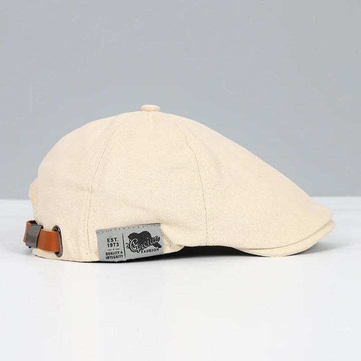 Bequeme und farbenfrohe Herren Baskenmütze. Vielseitige Kopfbedeckung für einen modernen Look.