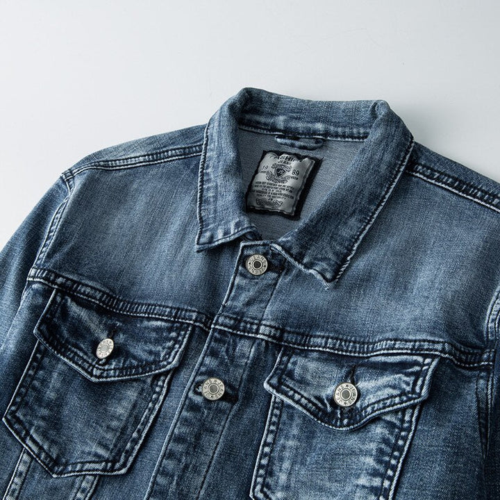 Zeitlose Herren Denimjacke 'Archer' in klassischem Blau, ideal als bequeme Freizeit- und Übergangsjacke.