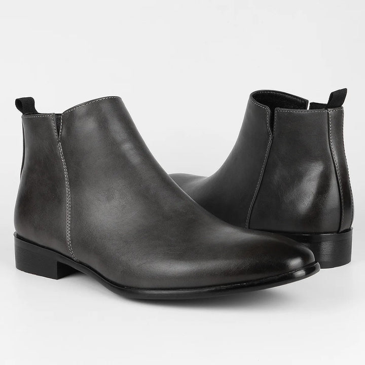 Vielseitige schwarze klassische Herrenstiefel, geeignet als Freizeit- & Winterstiefel für Herren.