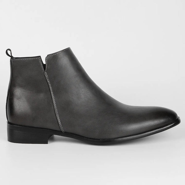 Elegante schwarze Herrenstiefel, ideal als Winterstiefel & Alltagsschuhe. Klassischer Look.