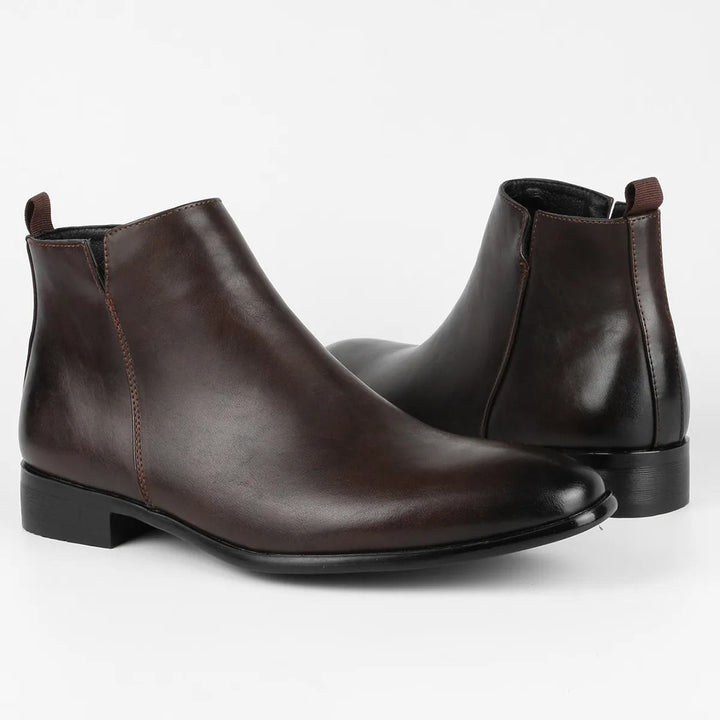 Stilvolle braune Herrenstiefel im Retro-Look, unterstreichen Eleganz & bieten hohen Tragekomfort.