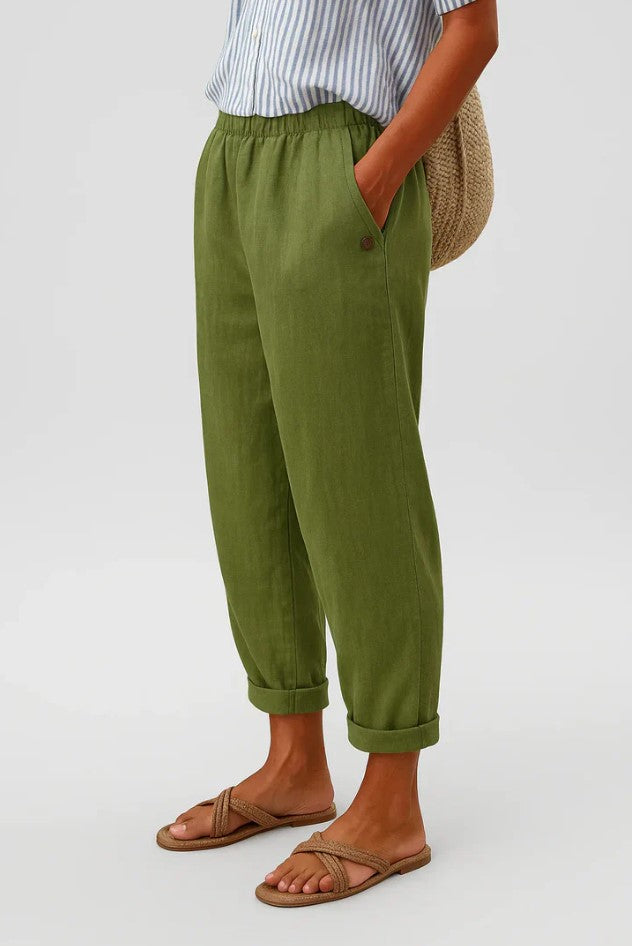 Komfortable Damenhose mit geradem Bein, perfekt für elegante Anlässe und Freizeit.