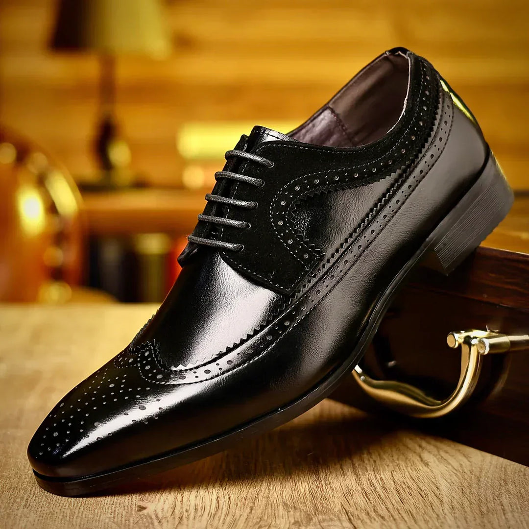 Klassische elegante schwarze Herren Business-Schnürschuhe für formelle Anlässe und Büro.