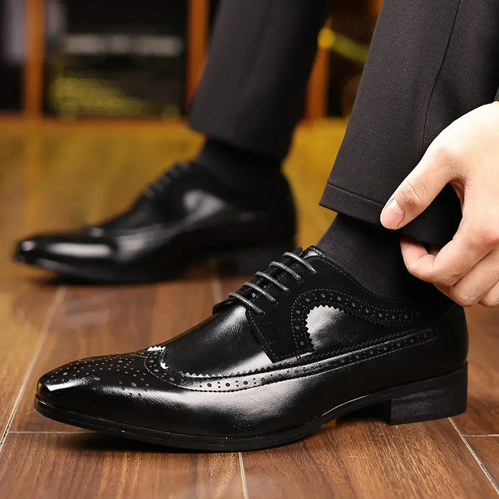 Glänzende klassische Herren Schnürschuhe für Hochzeiten, Abendveranstaltungen und formelle Anlässe; ideal als Anzugschuhe.