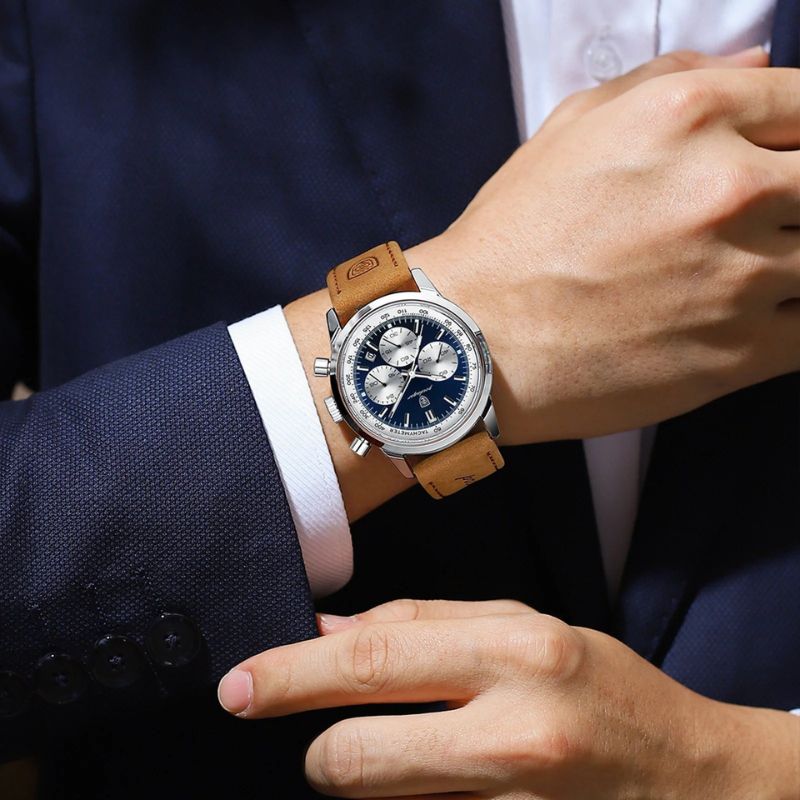 Seitenansicht der robusten wasserdichten Herren Chronograph Edelstahluhr mit Krone und Drückern.