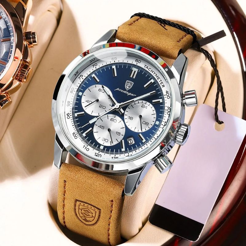 Elegante Herren Chronograph Edelstahluhr am Handgelenk eines Mannes, stilvolles und präzises Accessoire.