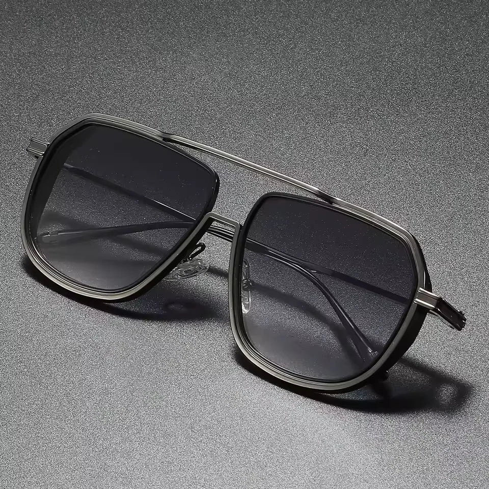 Klassische Herren Pilotenbrille mit Verlaufsglas und UV-Schutz. Robustes Metallgestell für einen zeitlosen Look.