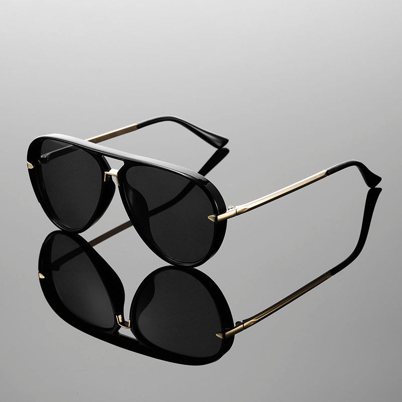 Moderne Herren Pilotenbrille Sonnenbrille für Männer, UV-Schutz. Ideal als Mode-Accessoire.