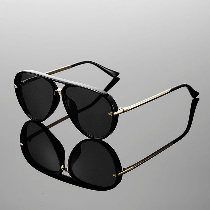 Moderne Herren Pilotenbrille Sonnenbrille für Männer, UV-Schutz. Ideal als Mode-Accessoire.