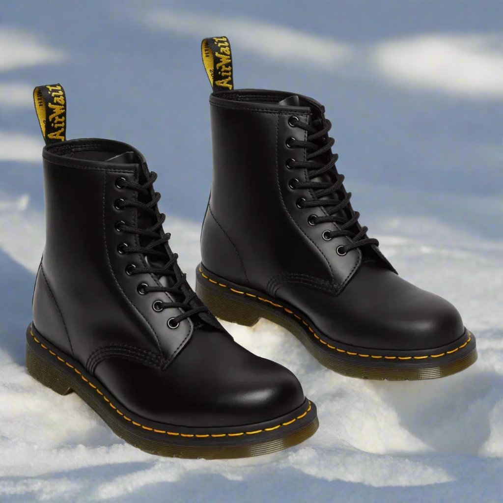 Nahaufnahme: Gepolsterter Komfort der eleganten Herren Schnürstiefel in klassischem Stil. Perfekt für Business.
