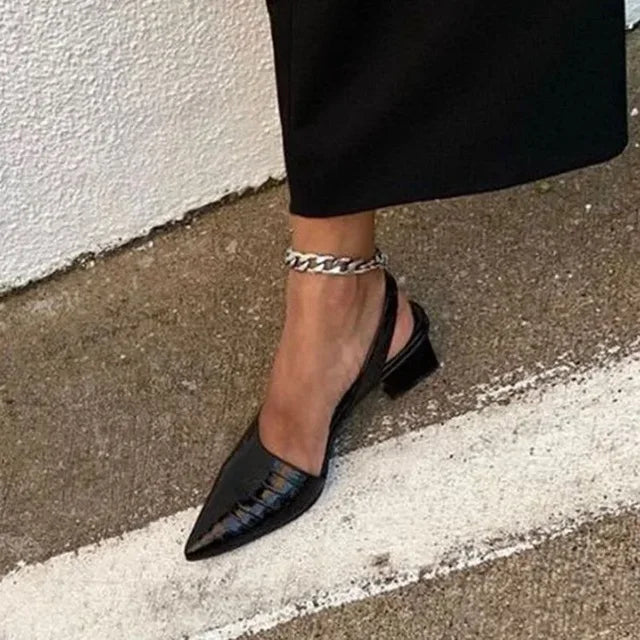 Elegante braune Damen Pumps. Bequeme Absatzschuhe, vielseitig für Business, Abendgarderobe & Alltag.