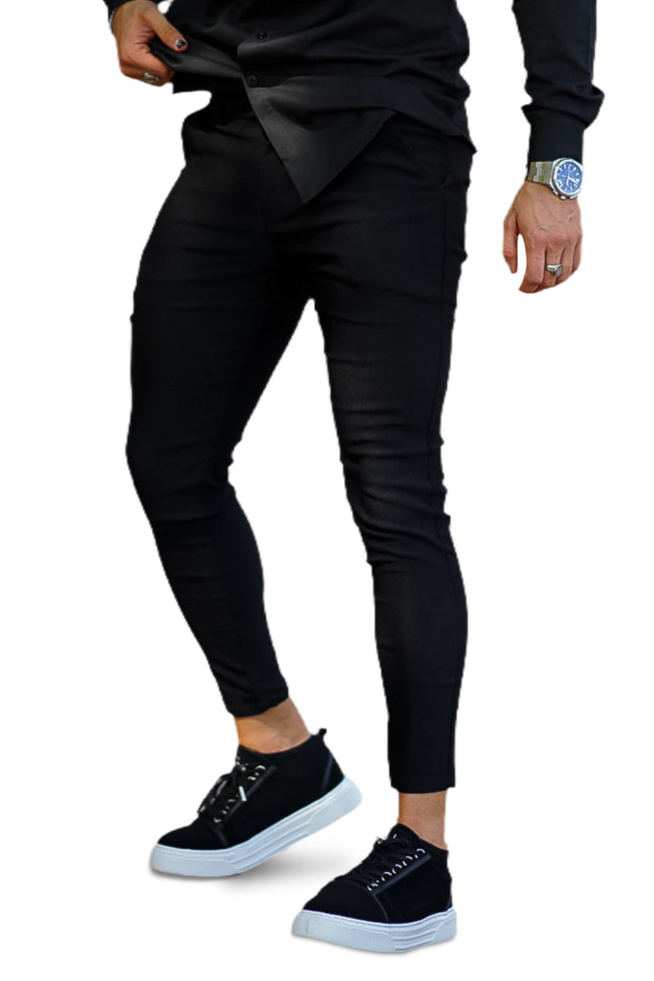 Klassische schwarze Herren Stoffhose im Regular Fit für zeitlosen Stil und hohen Komfort.