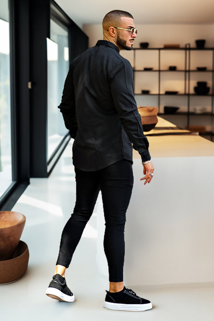 Zeitlos elegante schwarze Herren Stoffhose, vielseitig kombinierbar für klassische Outfits.