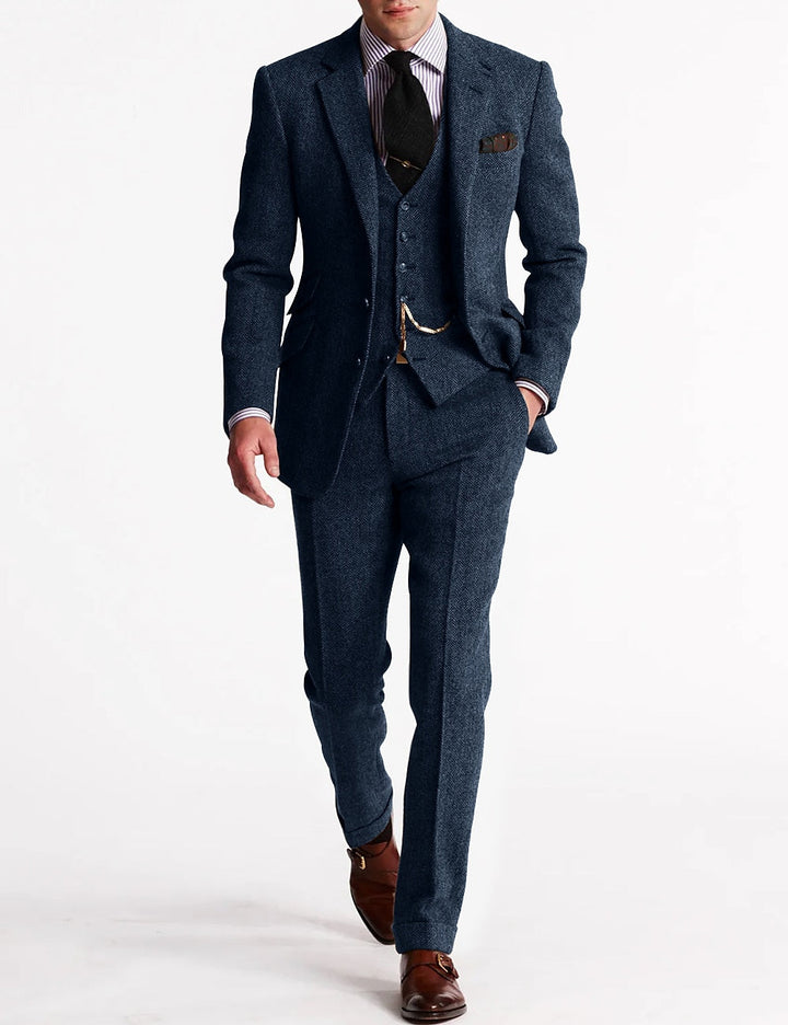 Hochwertiger Herren Tweed Anzug Dreiteiler. Klassische Eleganz, stilvolle Herrenmode für Business und Feiern.