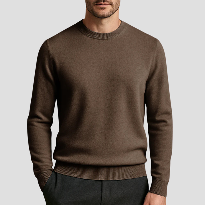 Hochwertiger Herren Rundhalspullover, klassischer Feinstrick für stilvolle Herbst- und Winterlooks.