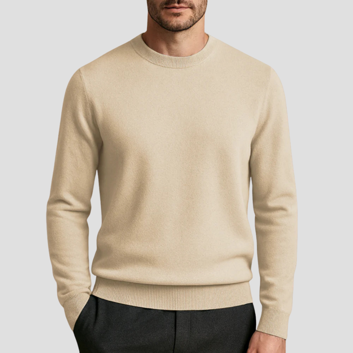 Detailaufnahme des Feinstricks vom klassischen Herren Rundhalspullover Marcus in Grau.