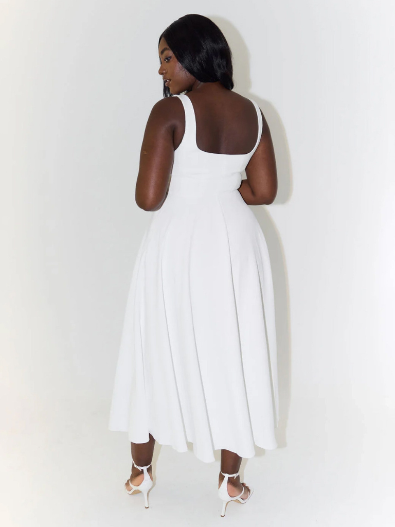 Schwarzes elegantes Midi-Kleid, zeitlose Mode für Damen, Abendkleid oder festliche Feier.